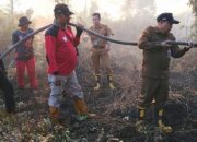 WASPADA KARHUTLA-Dishut Kalteng Bergerak Cepat Atasi Kebakaran di Tumbang Nusa