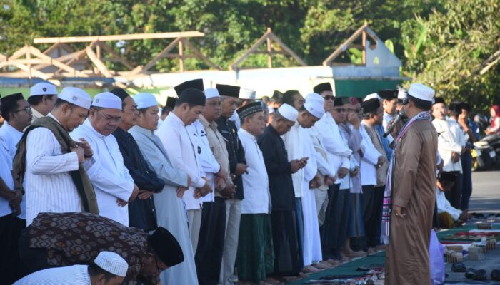 KARHUTLA DAN KEMARAU PANJANG -Bupati dan Wabup Pulpis Gelar Salat Istisqa Berjemaah