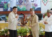 MENKO POLKAM KUNJUNGI KAPUAS-Sinergi Pusat dan Daerah Tangani Karhutla di Kalteng