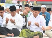 Gubernur Agustiar dan Masyarakat Salat Istisqa Memohon Hujan