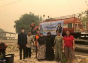 Andina Narang Salurkan Bantuan Air Bersih untuk Warga Terdampak Karhutla di Katingan