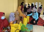 Di Tengah Kepungan Asap Karhutla, Avina Fairid Naparin Perkuat Dukungan untuk Kader Posyandu