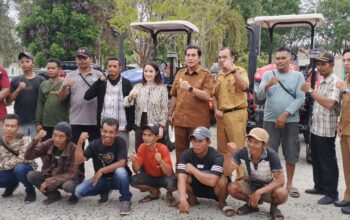 Andina Narang Salurkan 10 Unit Alsintan untuk Petani Pulpis