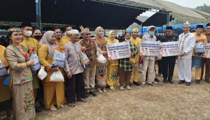 Di Kobar, Gubernur Salurkan 7.500 Sembako Untuk Masyarakat Terdampak Karhutla