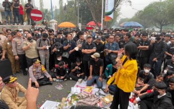 Mahasiswa Sampaikan Aspirasi Penanganan Karhutla di Pemprov dan DPRD Kalteng