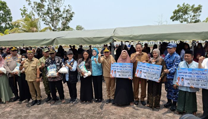 Gubernur Kalteng ke Sukamara, Salurkan ribuan Paket Kemanusiaan bagi Warga Terdampak Karhutla