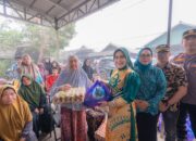 Ketua TP PKK Kapuas Bantu Korban Kebakaran di Palingkau Baru