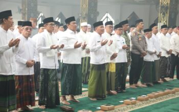 ISTIGHOSAH DI HARI SANTRI 2026-Gubernur dan Ribuan Jemaah Panjatkan Doa agar Kalteng Diguyur Hujan